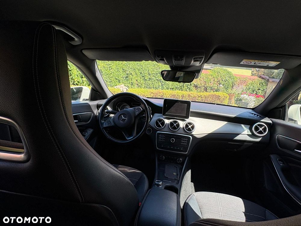 Mercedes-Benz CLA - 10