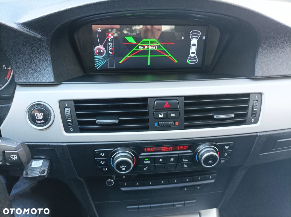 BMW Seria 3 320d DPF Efficient Dynamics Edition - 17