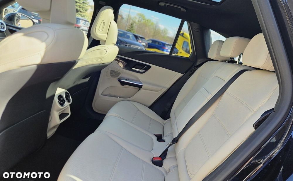 Mercedes-Benz GLC - 12