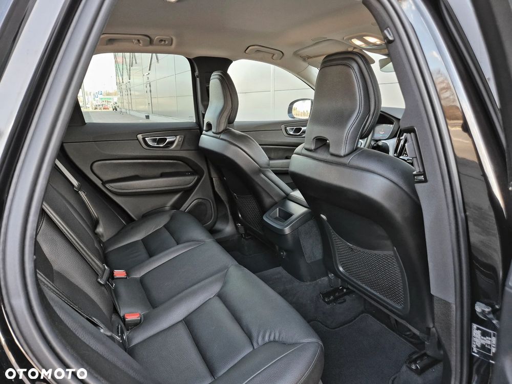 Volvo XC 60 B4 D Momentum Pro - 23