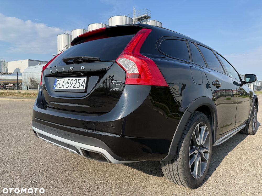 Volvo V60 Cross Country - 11