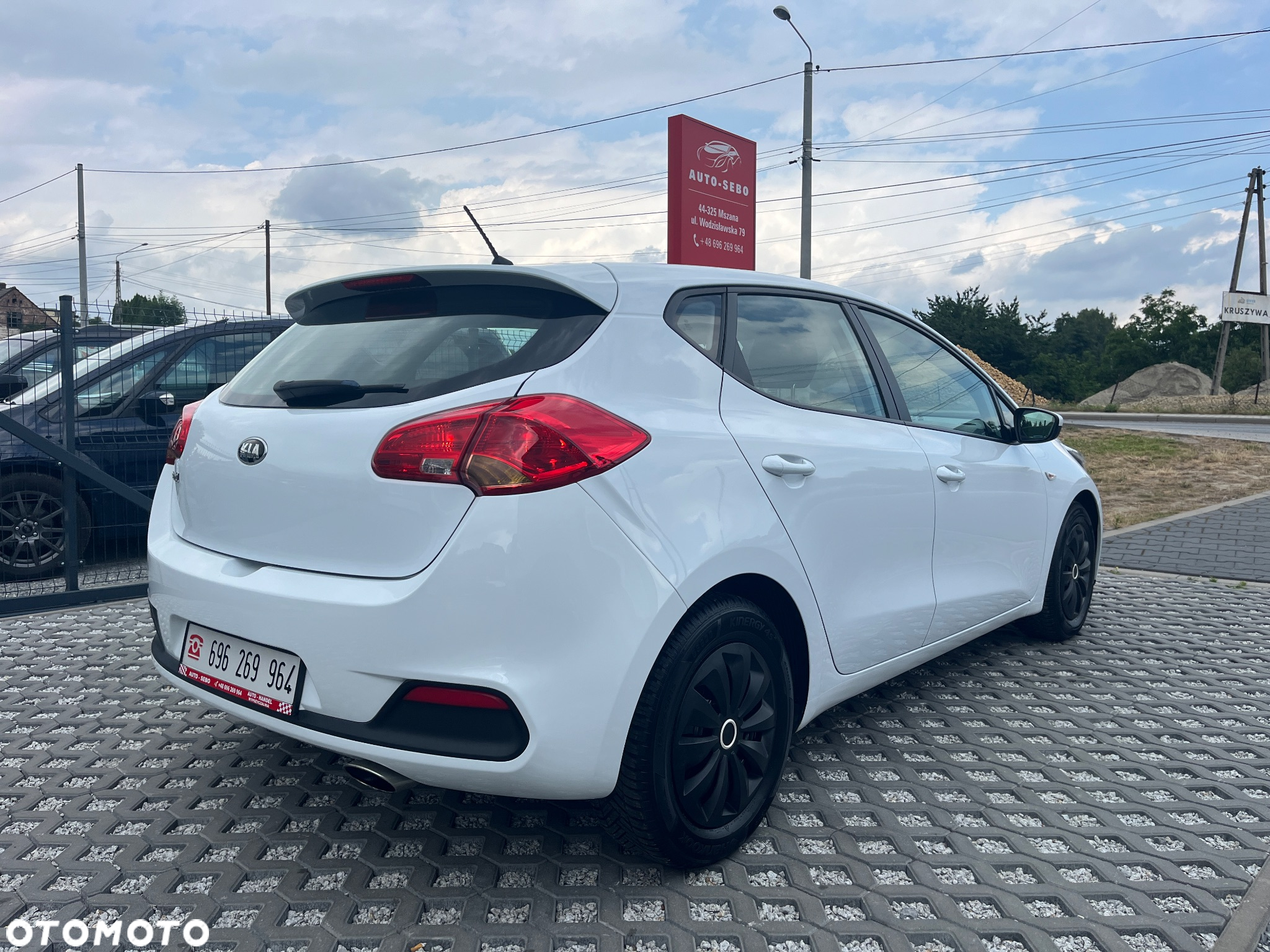 Kia Ceed - 11