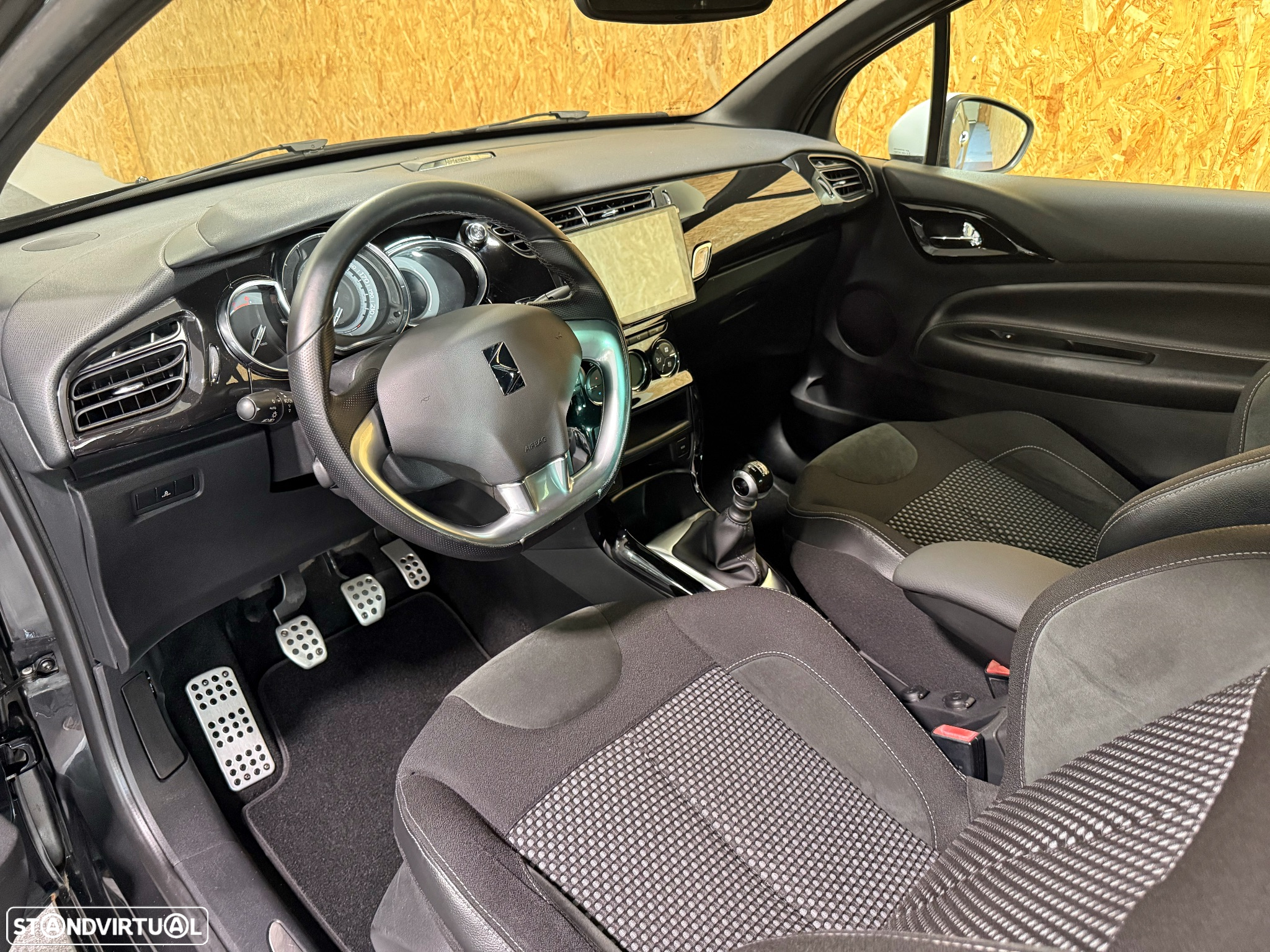 Citroën DS3 1.6 HDi Airdream Sport Chic - 16