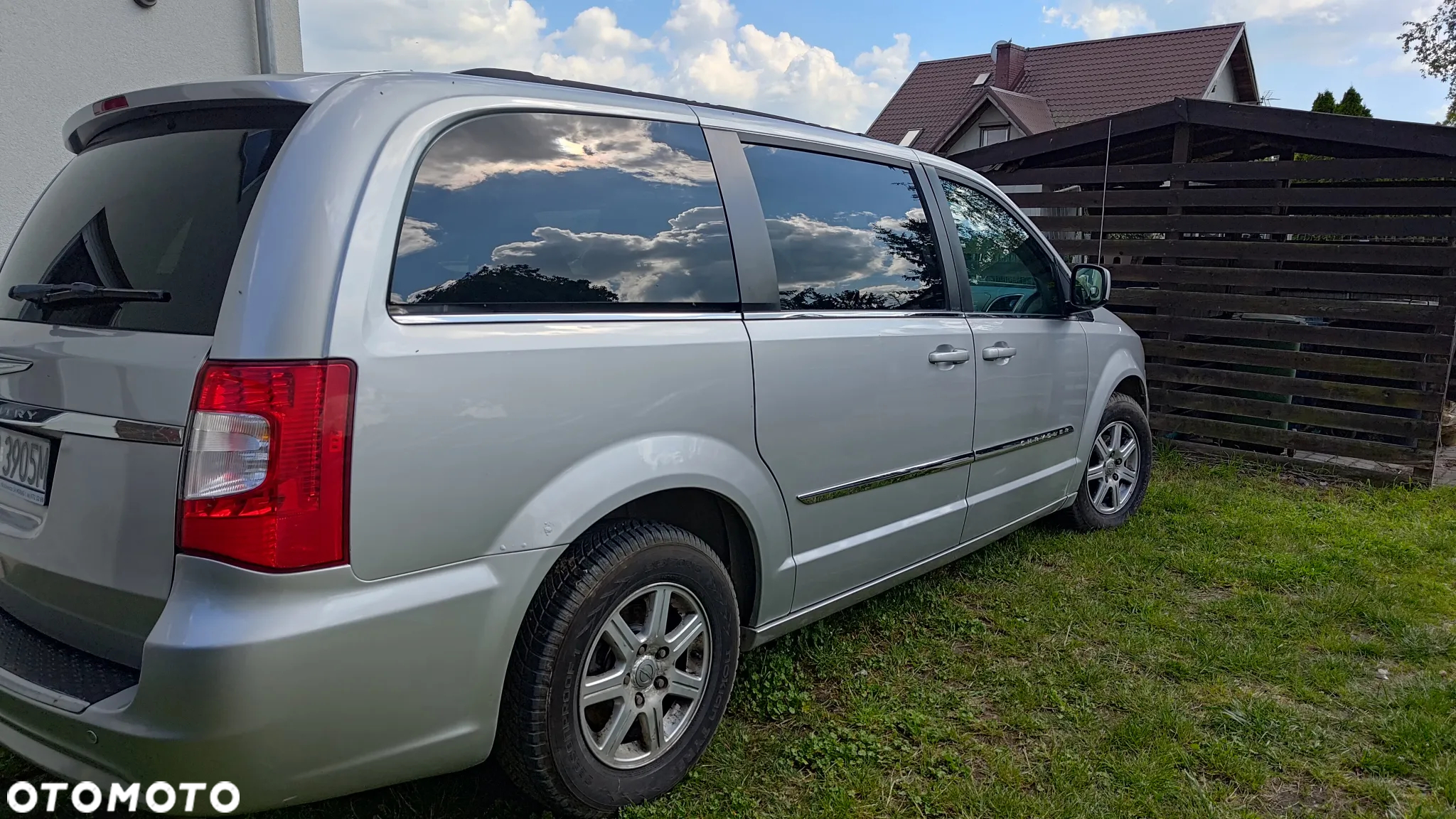 Chrysler Town & Country - 8