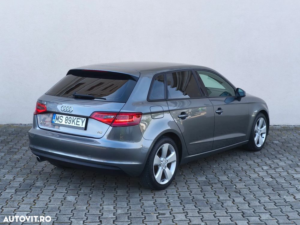 Audi A3 Sportback 1.6 TDI S tronic Ambiente - 5