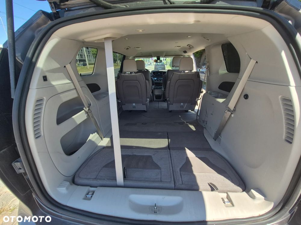 Chrysler Pacifica - 15