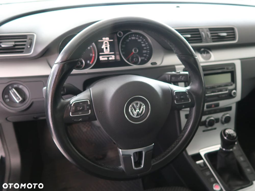 Volkswagen Passat 1.4 TSI BMT Comfortline - 11