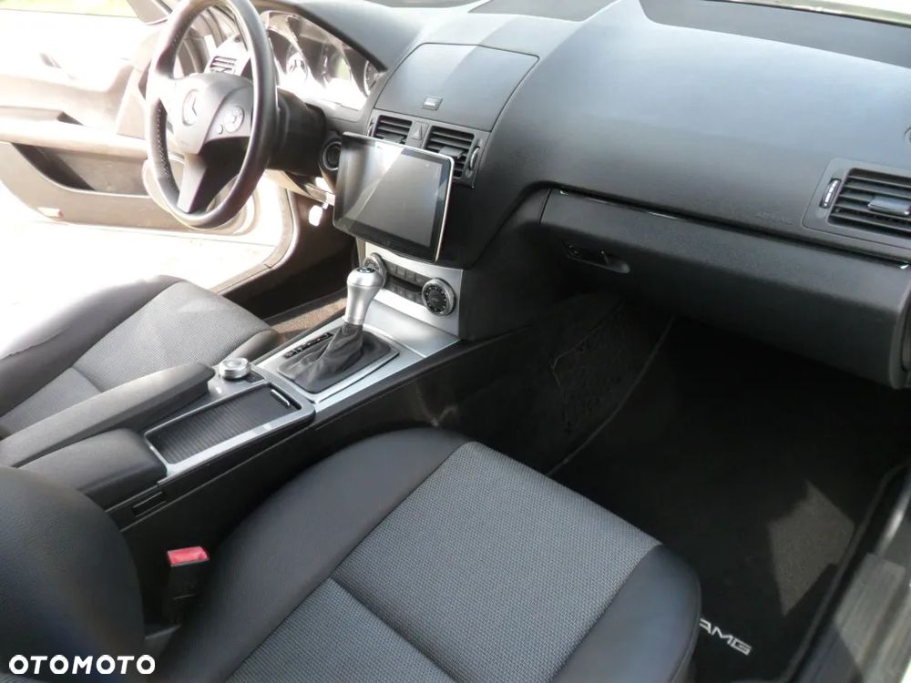 Mercedes-Benz Klasa C 180 CGI Automatik BlueEFFICIENCY SPORT EDITION - 22