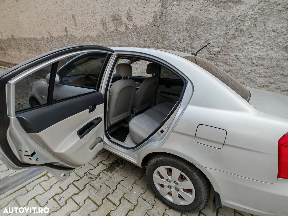 Hyundai Accent MC 14 DOHC 4DR GL CLASSIC - 5