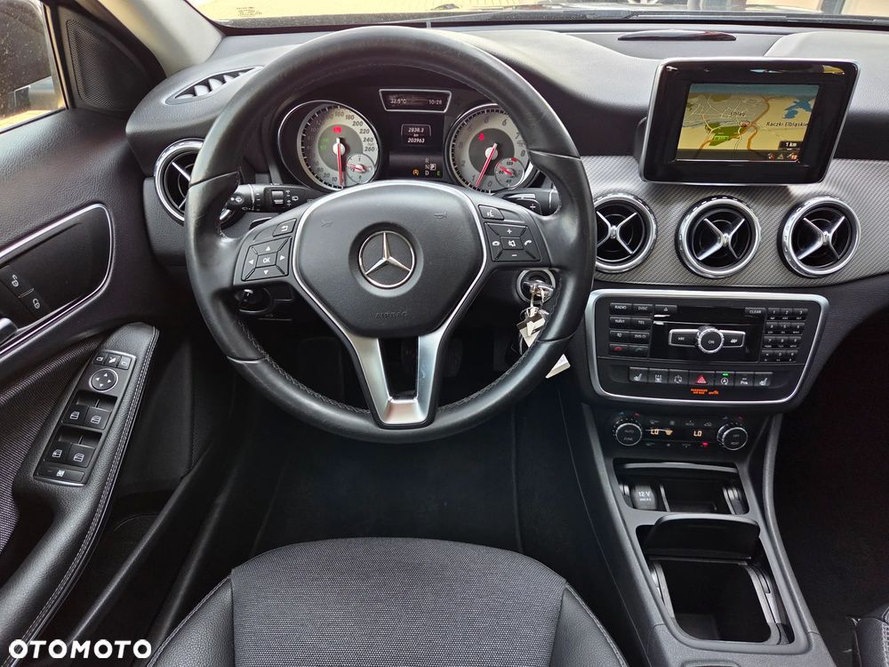 Mercedes-Benz GLA 200 7G-DCT Style - 22