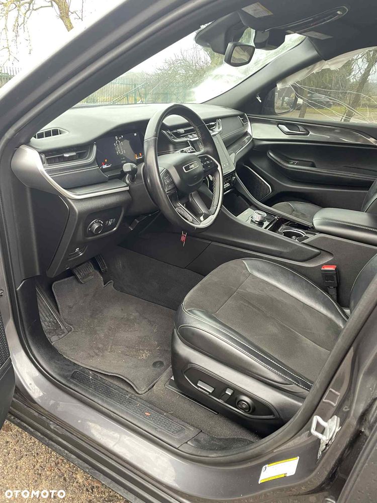 Jeep Grand Cherokee - 13