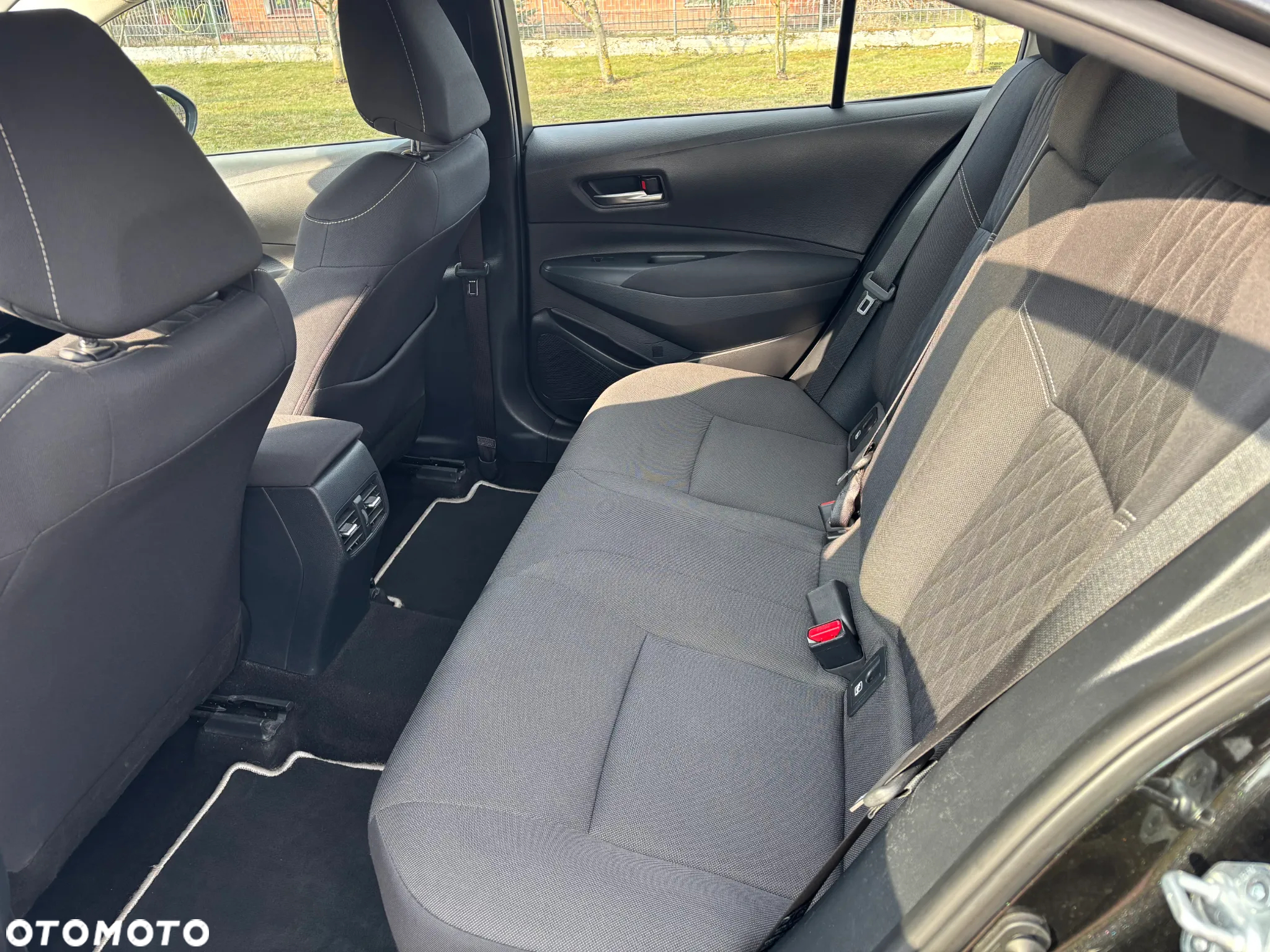 Toyota Corolla 1.8 Hybrid Comfort - 10