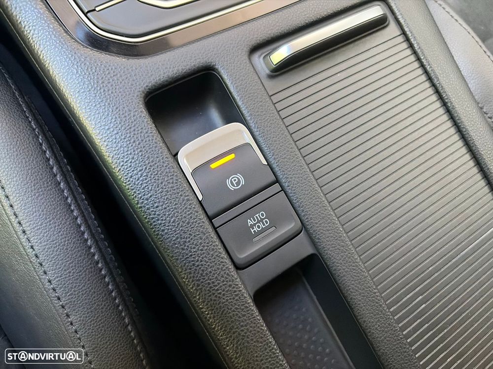 VW Passat Variant 2.0 TDI Highline DSG - 47