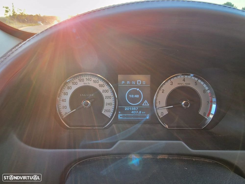 Jaguar XF 4.2 V8 Premium Luxury - 6