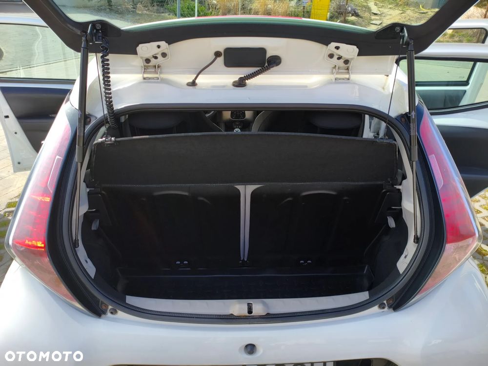 Toyota Aygo x-play - 11
