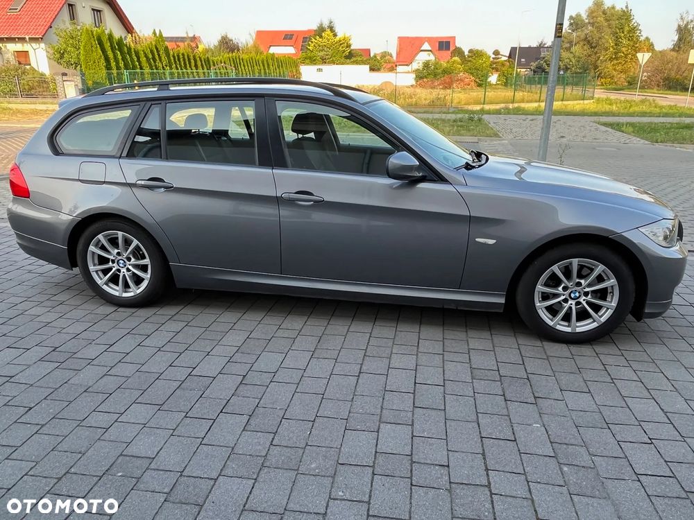 BMW Seria 3 318i Touring - 5
