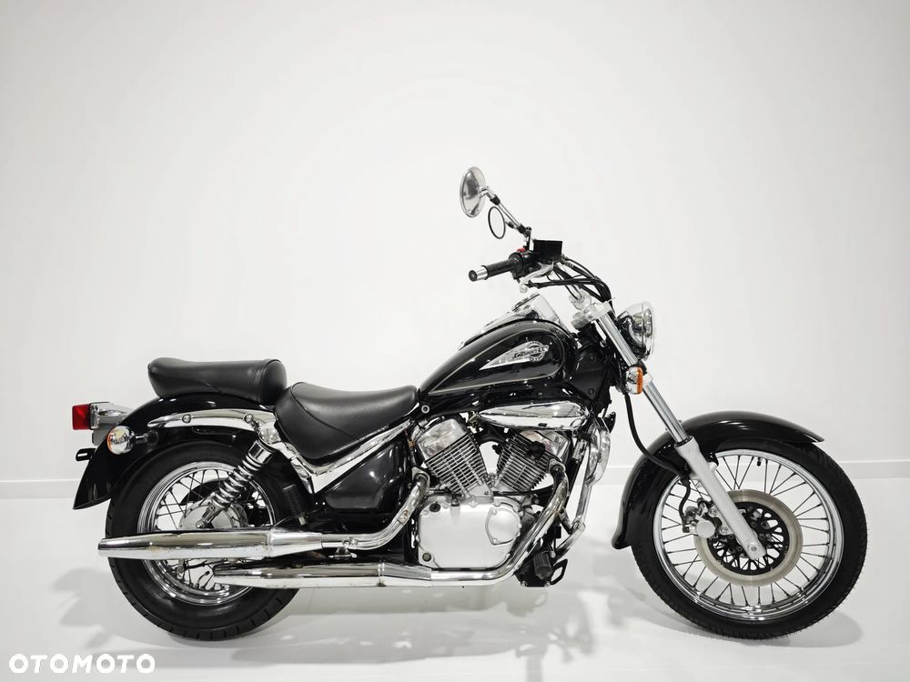 Suzuki Intruder - 1