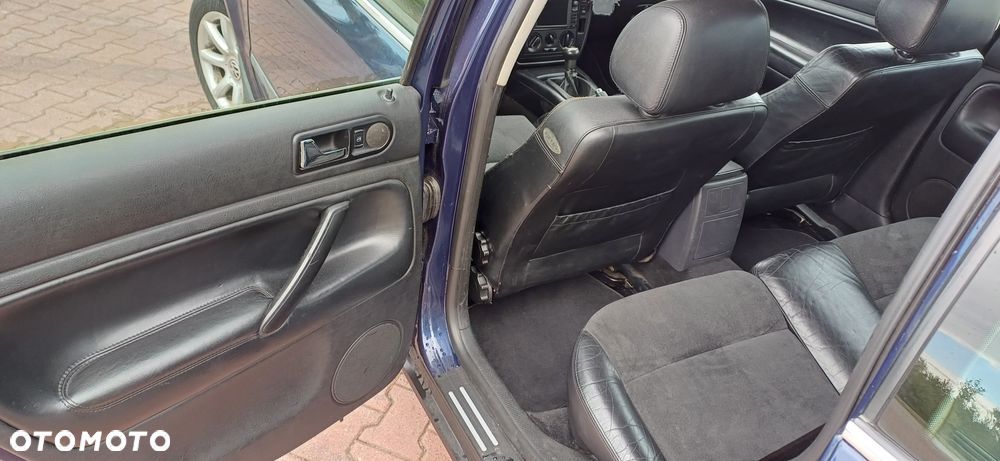 Volkswagen Passat 1.9 TDI Comfortline - 21