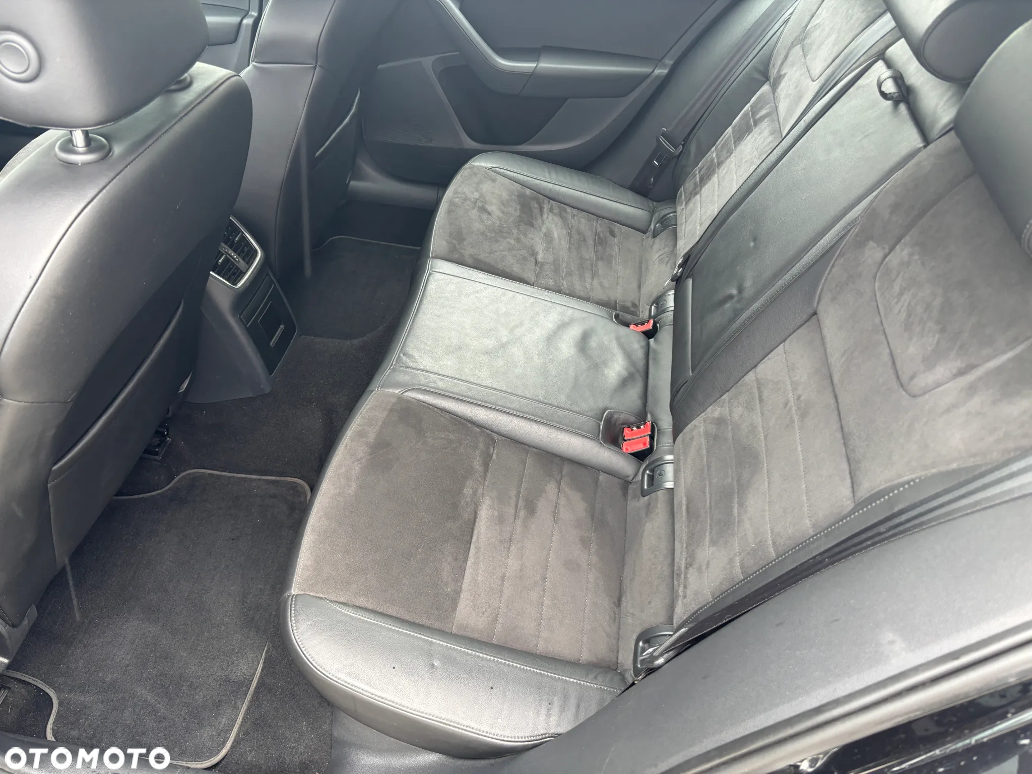 Skoda Octavia Combi 2.0 TDI DSG L&K - 20