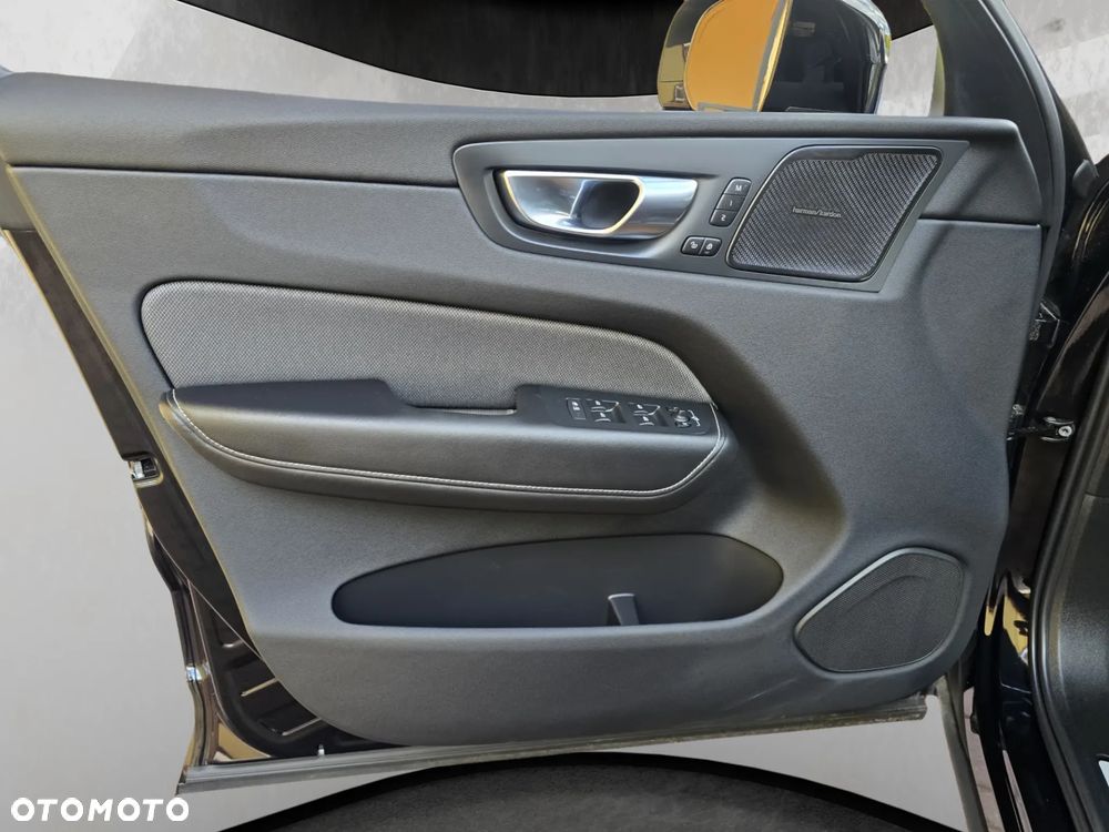 Volvo XC 60 B5 B AWD Plus Black Edition - 10
