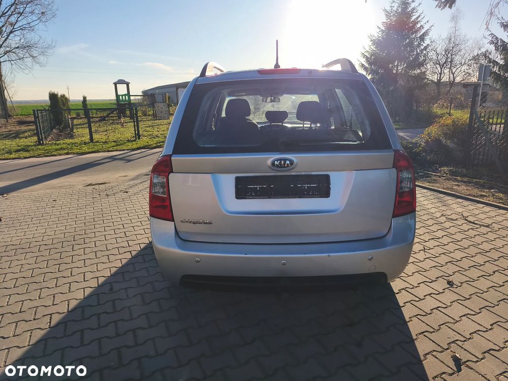 Kia Carens - 4