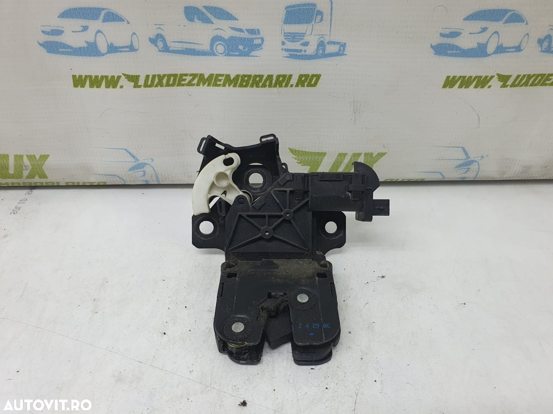Broasca portbagaj 8p4827505b Audi A4 B7 - 2