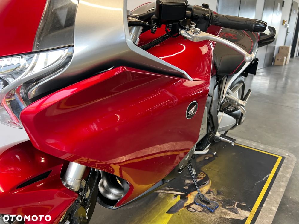 Honda VFR - 11