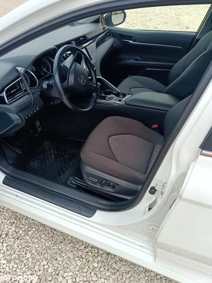 Toyota Camry 2.5 Hybrid Comfort CVT - 12