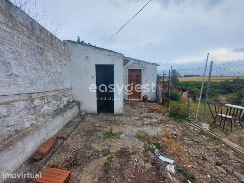 Moradia com 1 quarto e logradouro localizada em Santa Vitória - Grande imagem: 3/15