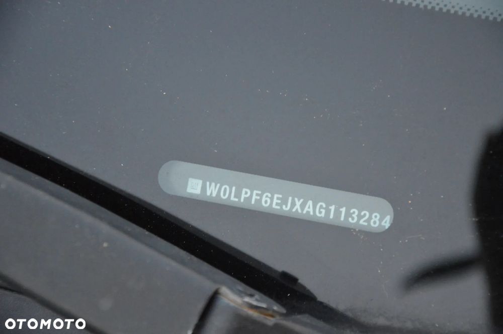 Opel Astra 1.6 Turbo Cosmo - 11