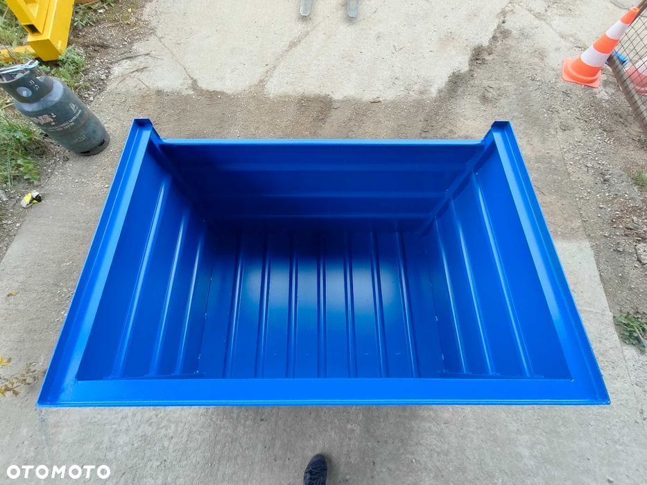 Stalowy pojemnik z możliwością piętrowania PMPP 700 l - 6