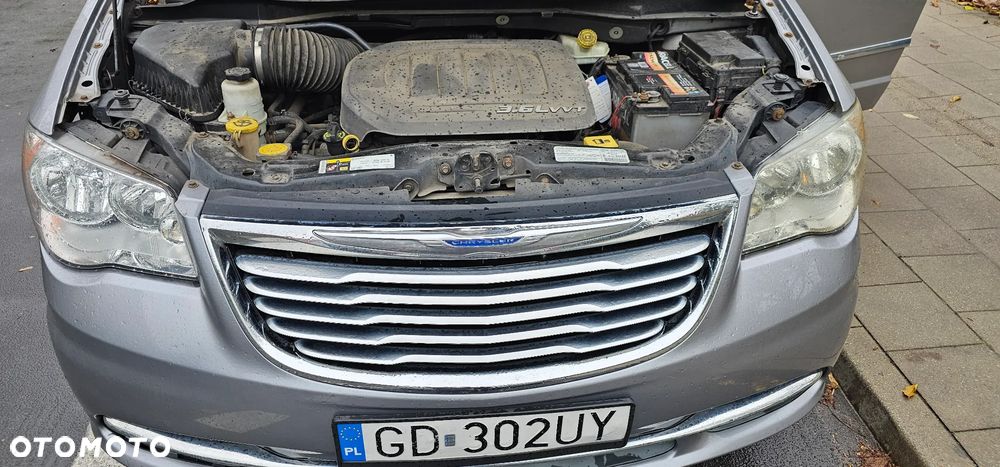 Chrysler Town & Country - 38