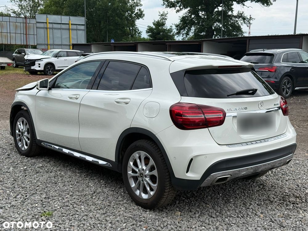 Mercedes-Benz GLA 250 7G-DCT AMG Line - 12