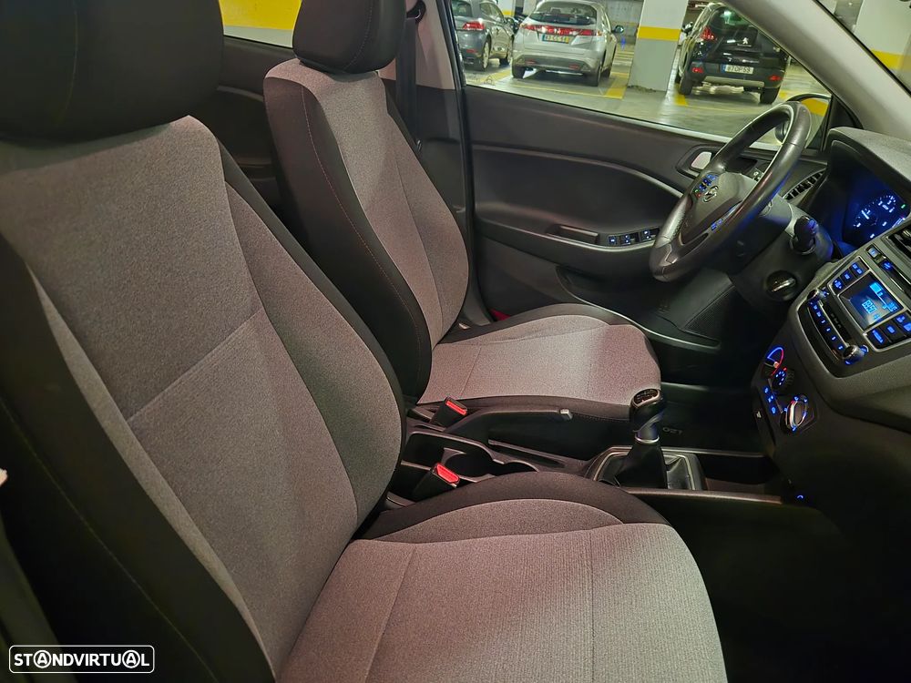 Hyundai i20 1.1 CRDi Blue Access+Bluetooth - 37