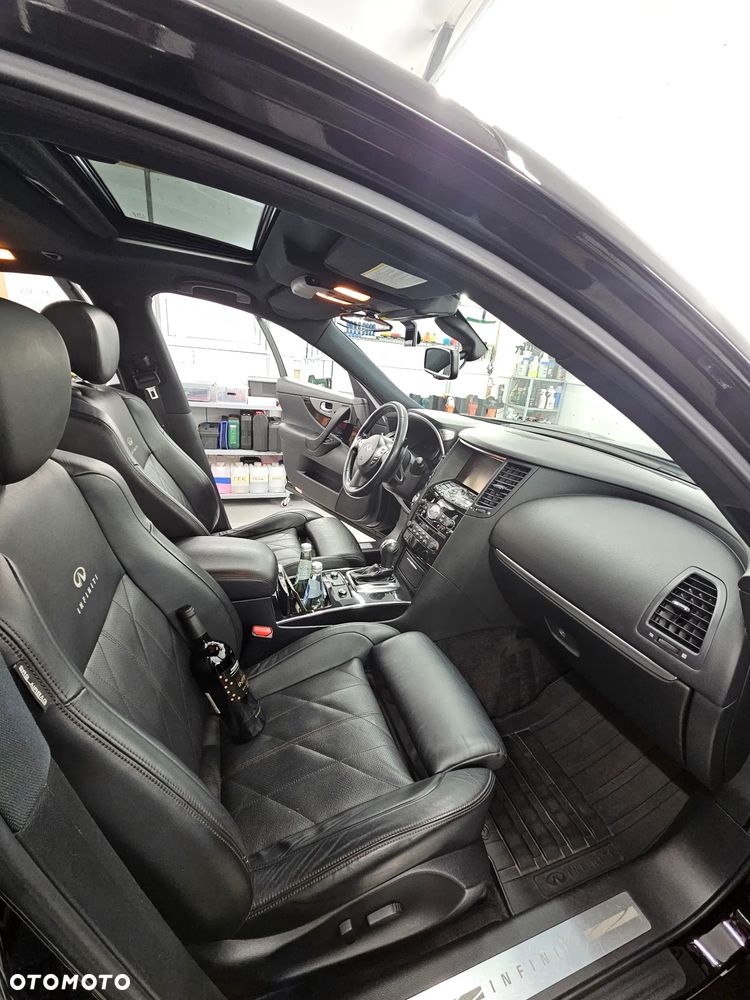 Infiniti QX70 - 13