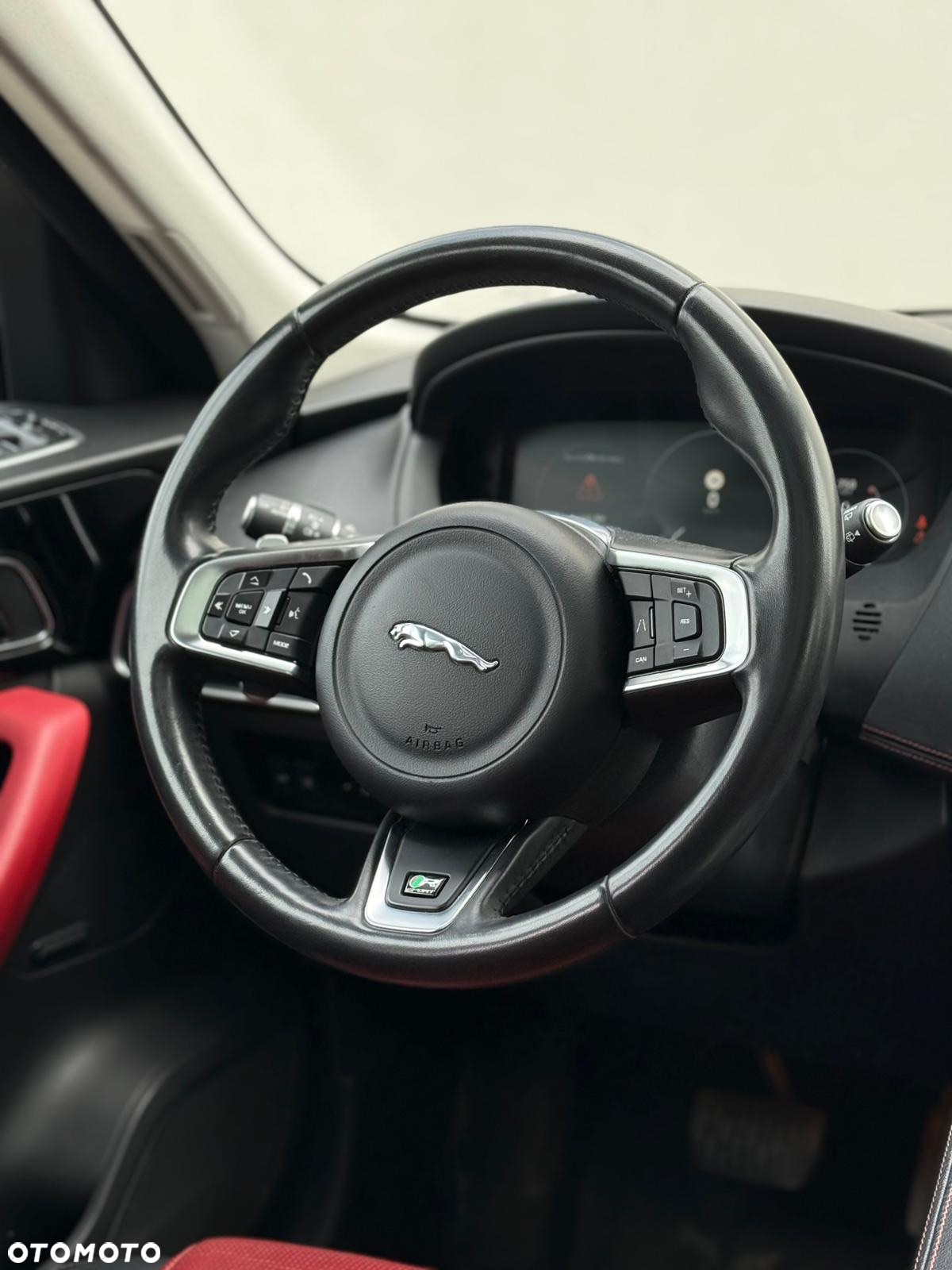 Jaguar F-Pace 2.0 i4D AWD R-Sport - 11
