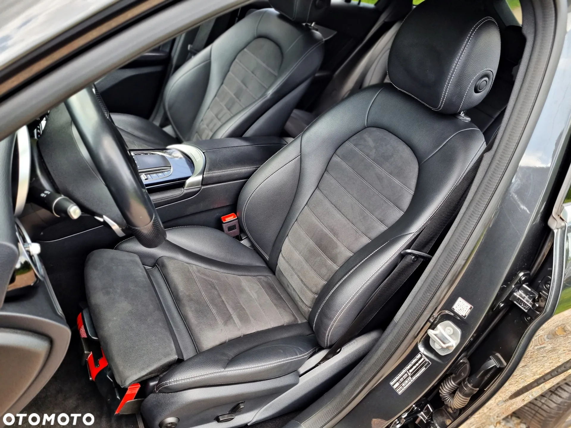 Mercedes-Benz GLC 200 d 4Matic 9G-TRONIC AMG Line - 27