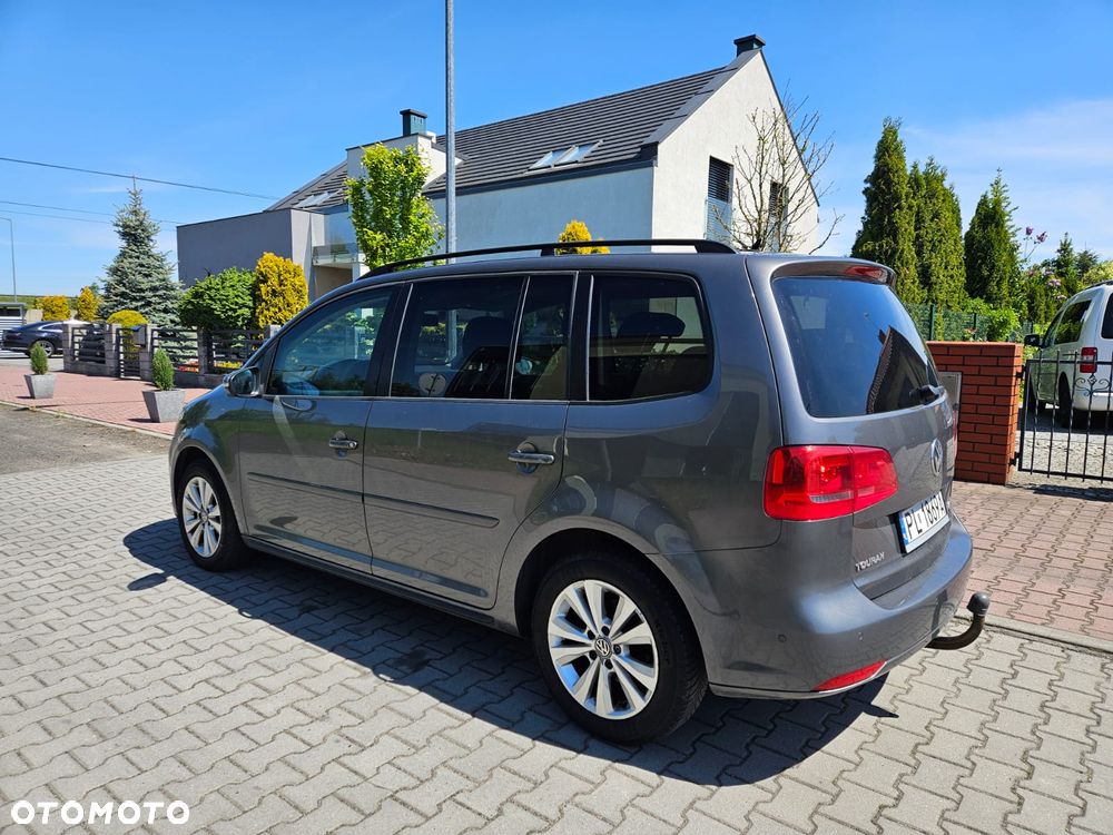 Volkswagen Touran - 12
