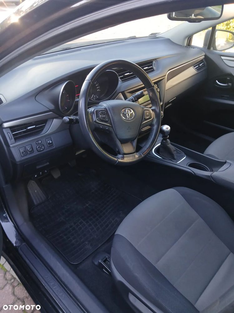 Toyota Avensis 1.6 Active - 4