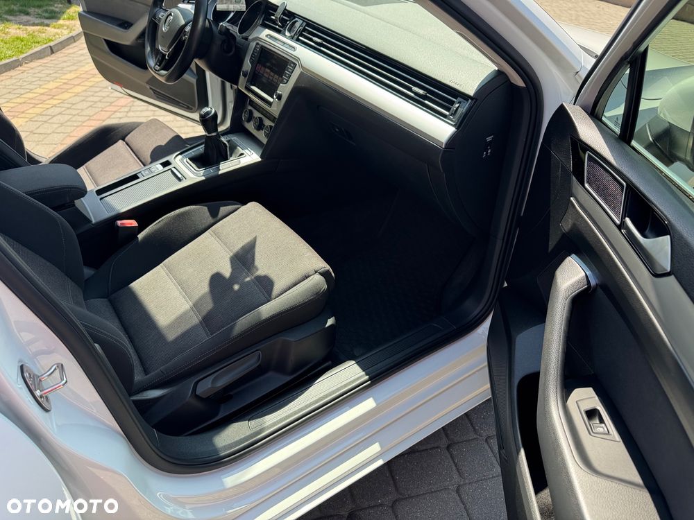 Volkswagen Passat 1.4 TSI BMT Comfortline - 19