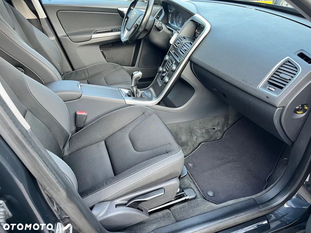 Volvo XC 60 D4 Momentum - 17