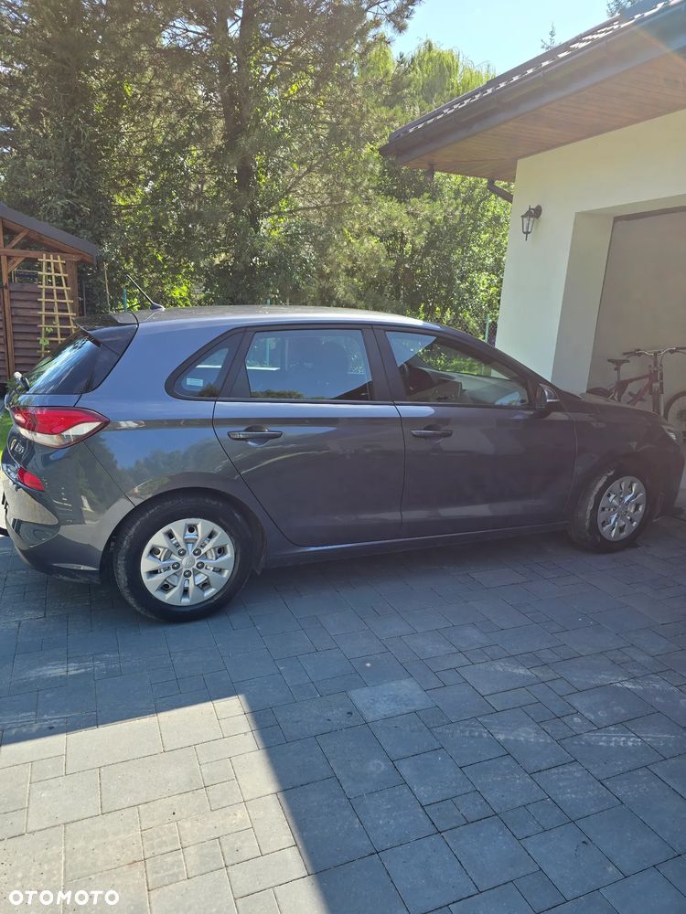 Hyundai i30 1.6 D Classic + - 6