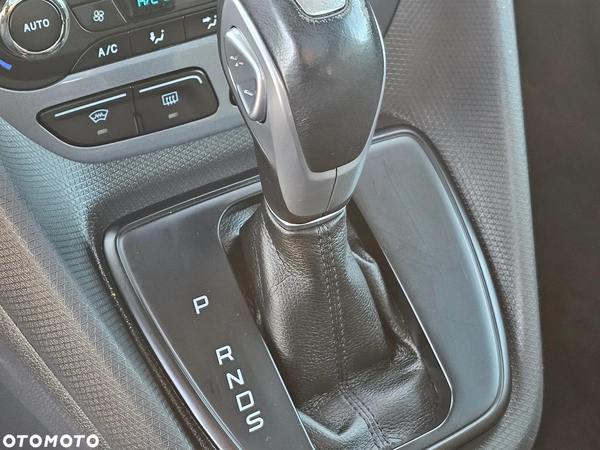 Ford Tourneo Connect Grand - 26