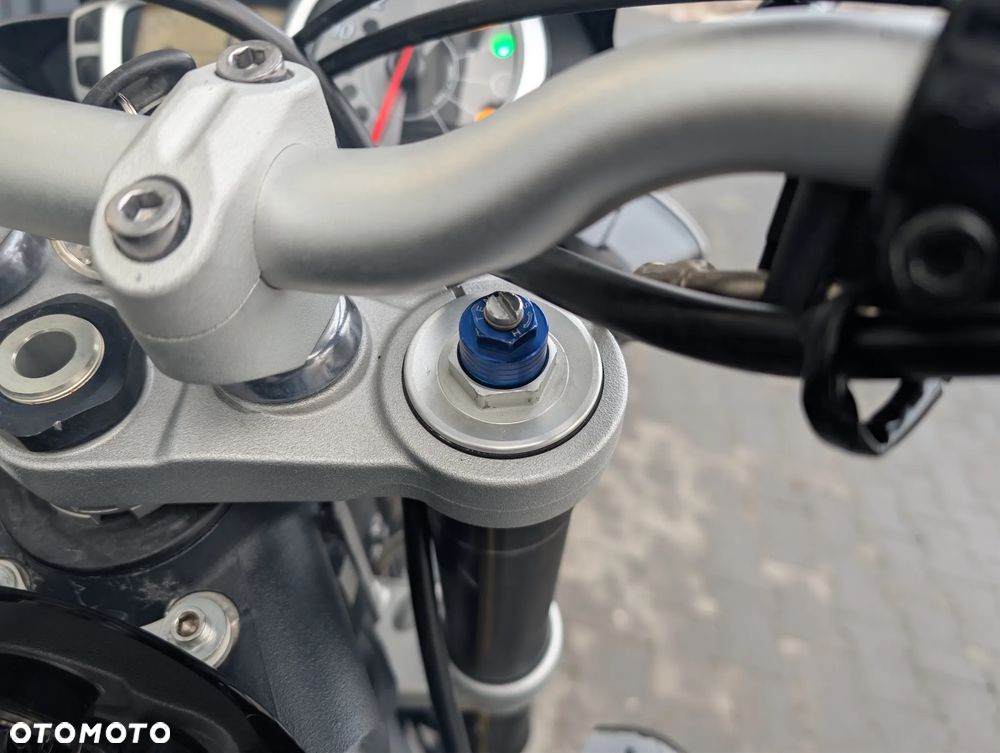 Triumph Street Triple - 19