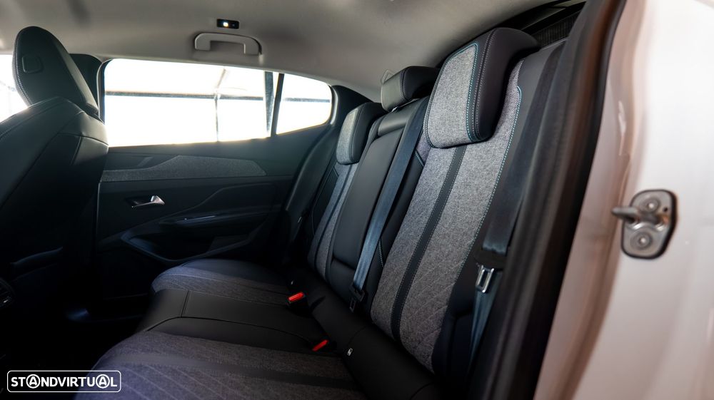 Peugeot 408 1.2 PureTech Allure EAT8 - 22