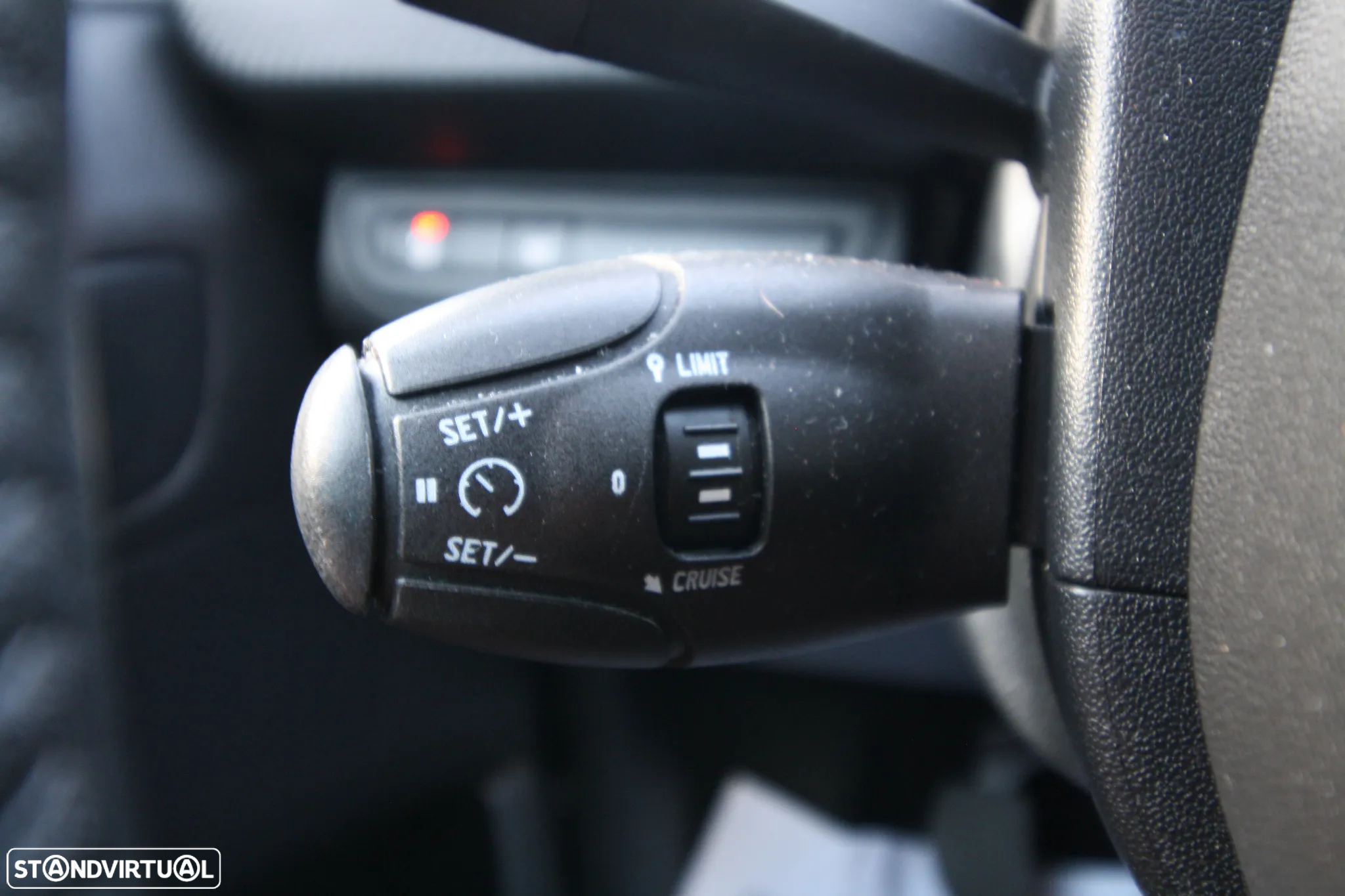 Peugeot 208 1.5 BlueHDi Signature - 36