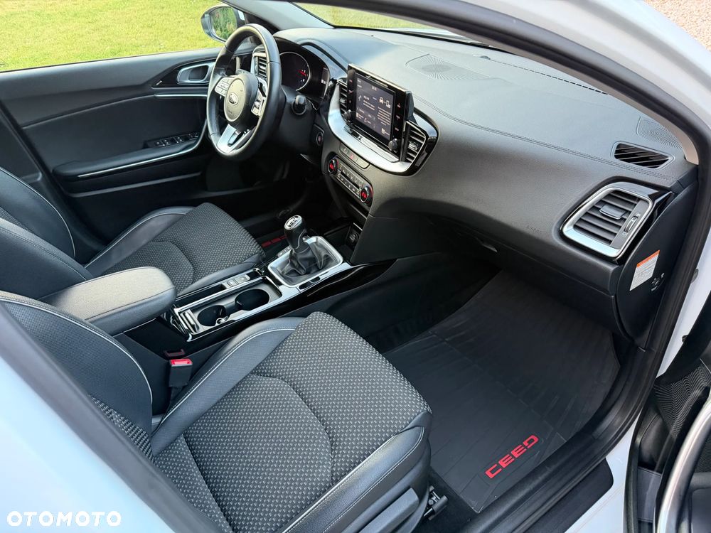 Kia Ceed 1.6 CRDi mHEV L - 10