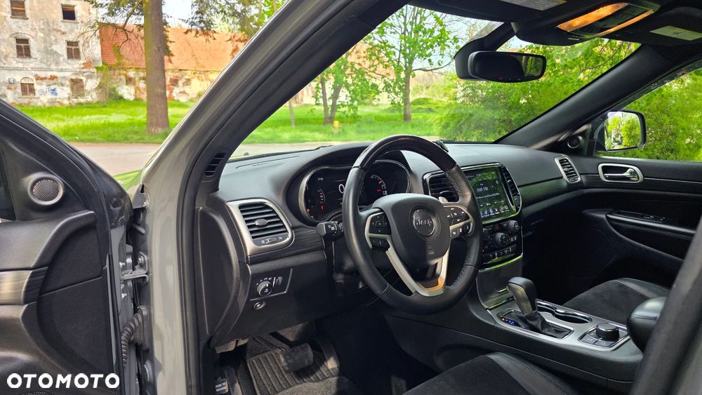 Jeep Grand Cherokee - 17