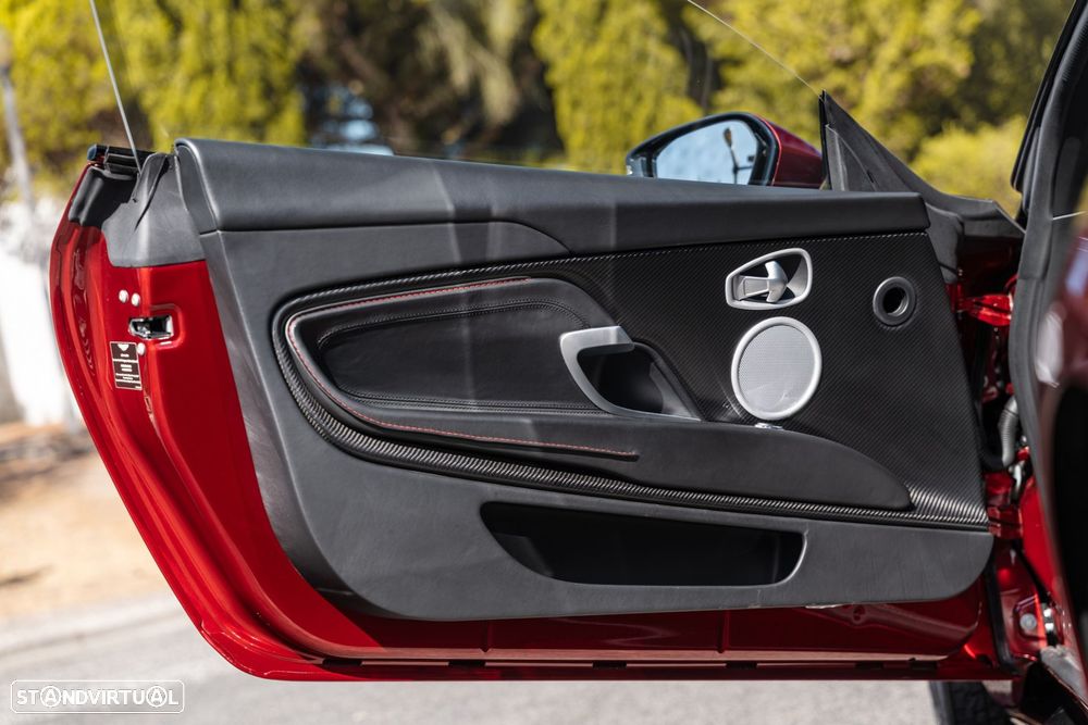 Aston Martin DB11 Coupé V12 AMR - 15