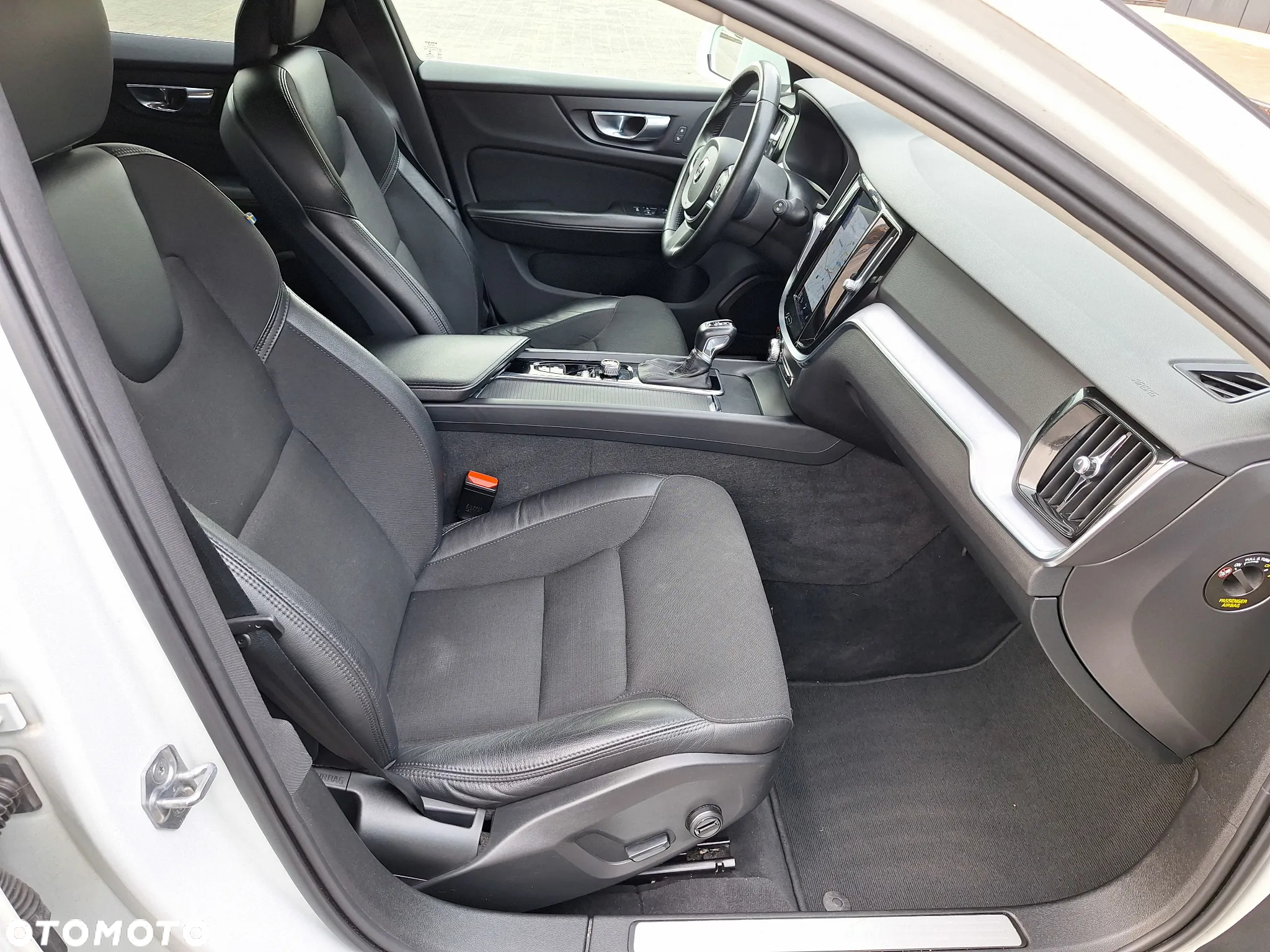 Volvo V60 D4 Momentum Pro - 29